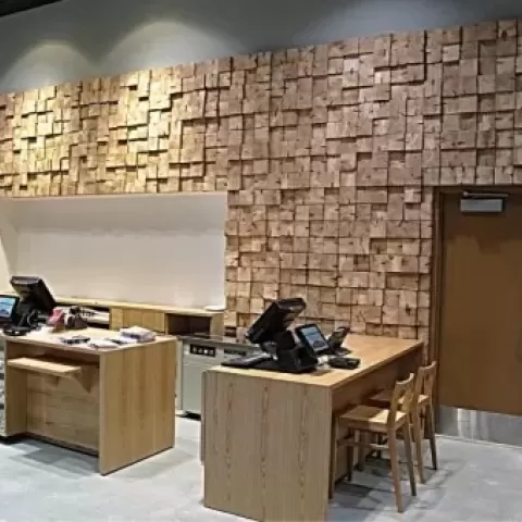 105角材を輪切り(MUJI店舗)サムネイル