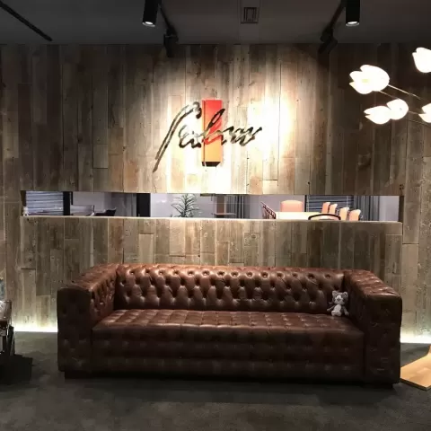 ウッドフェンス無塗装でオフィスの壁面にサムネイル